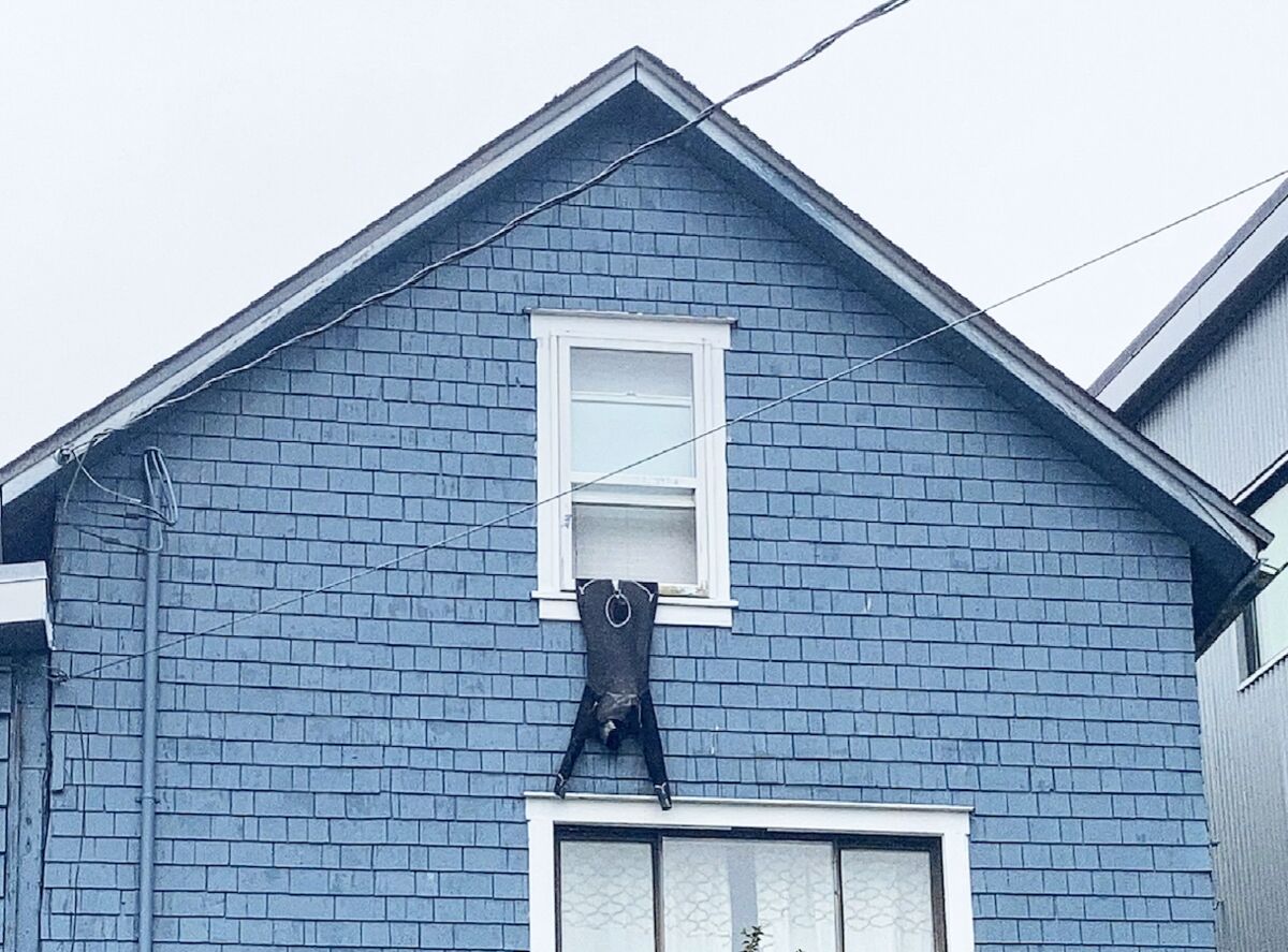 blue-house-ucluelet-village-vancouver-island-coastal-town