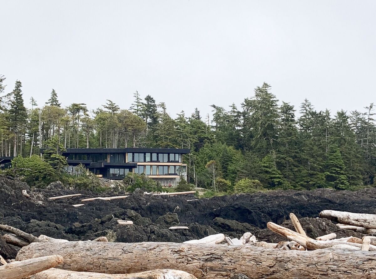 lodge-perched-on-cliffs-ucluelet-pacific-rim-british-columbia