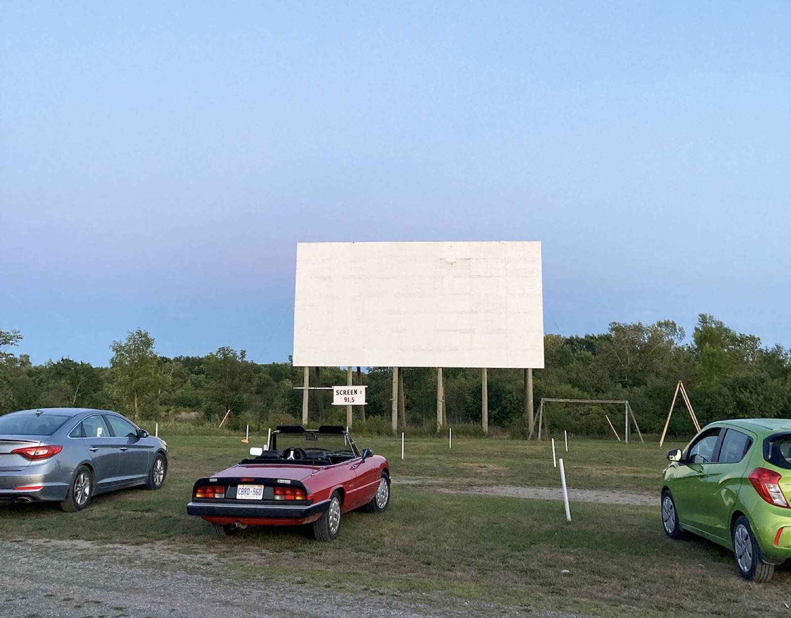 mustang-drive-in-big-screen-cars-prince-edward-county-road-trip-ontario-little-me-in-big-canada-chasing-wonder