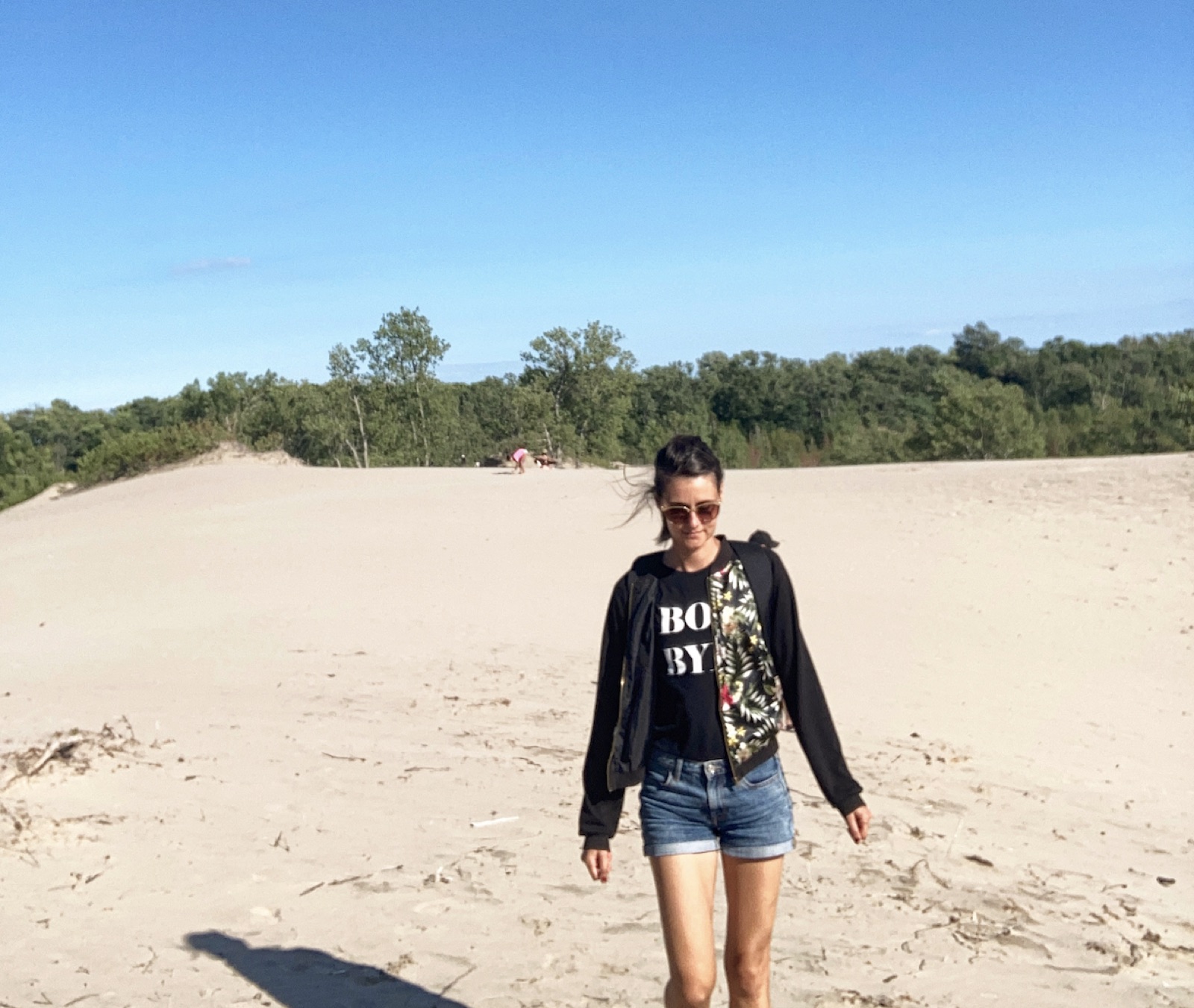 sandbanks-dunes-walking-prince-edward-county-road-trip-ontario-little-me-in-big-canada-chasing-wonder