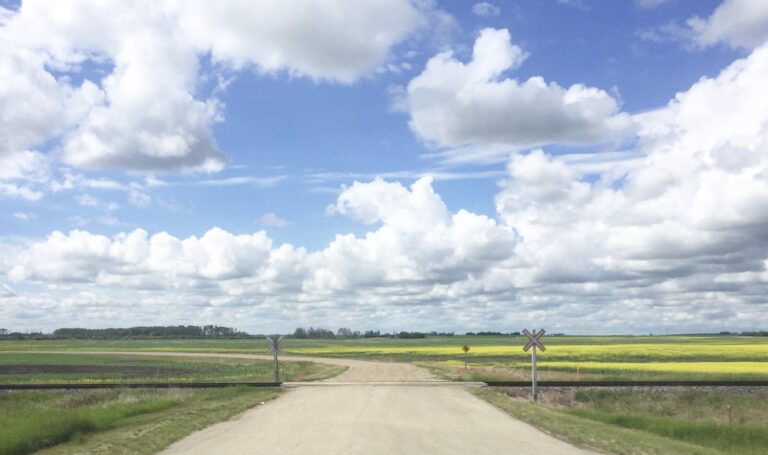 saskatoon-prairie-railway-crossing