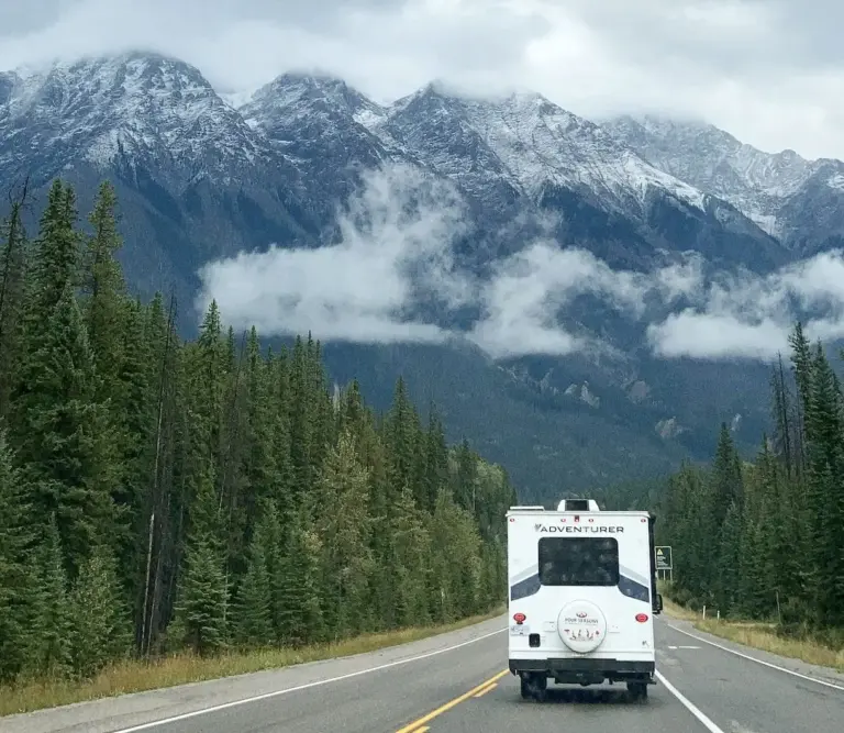 v-icefields-parkway-mountains