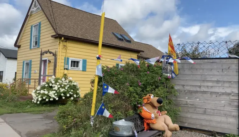 acadian-flag-new-brunswick-flag-house-moncton