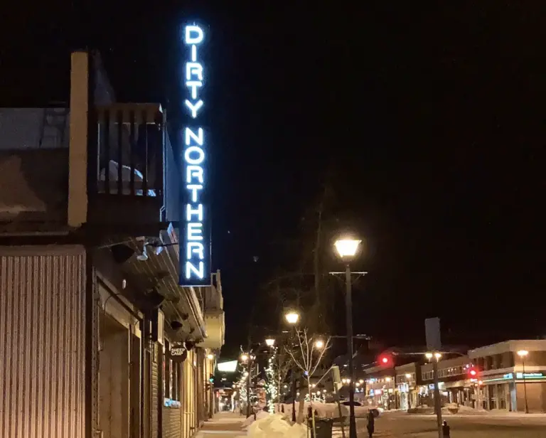 dirty-northern-neon-sign-downtown-whitehorse-at-night