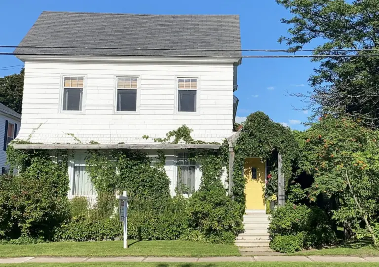 victorian-house-residential-street-moncton-new-brunswick